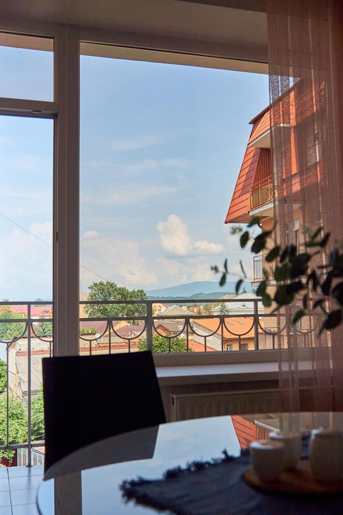 Lux Apartment Mukachevo Exterior foto